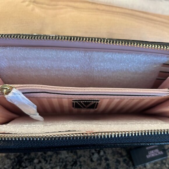 Victoria's Secret Signature V-Quilt Finish Black Lily Large Wallet with Zip - Picture 6 of 10